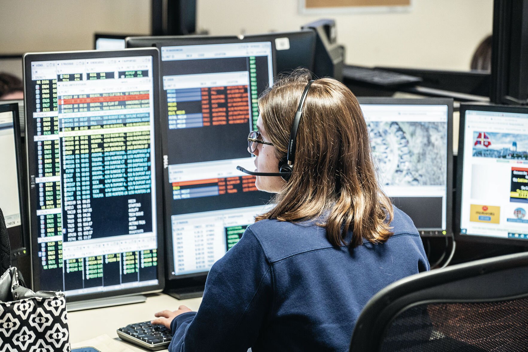 Real 911 Dispatcher Reacts to ‘9-1-1: Nashville’